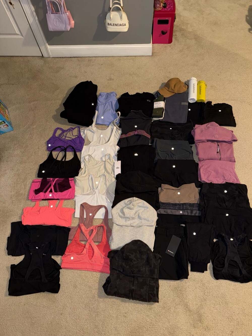 40 Piece Lululemon and Alo Yoga Activewear Bundle - Some NWT MIXED SIZES